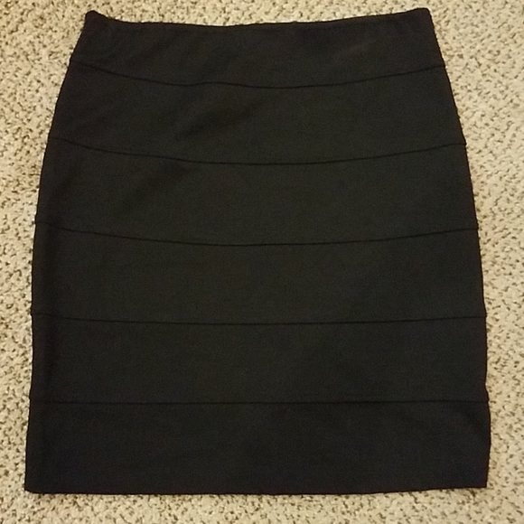 Popular Basics Dresses & Skirts - NWOT Popular Basics Skirt